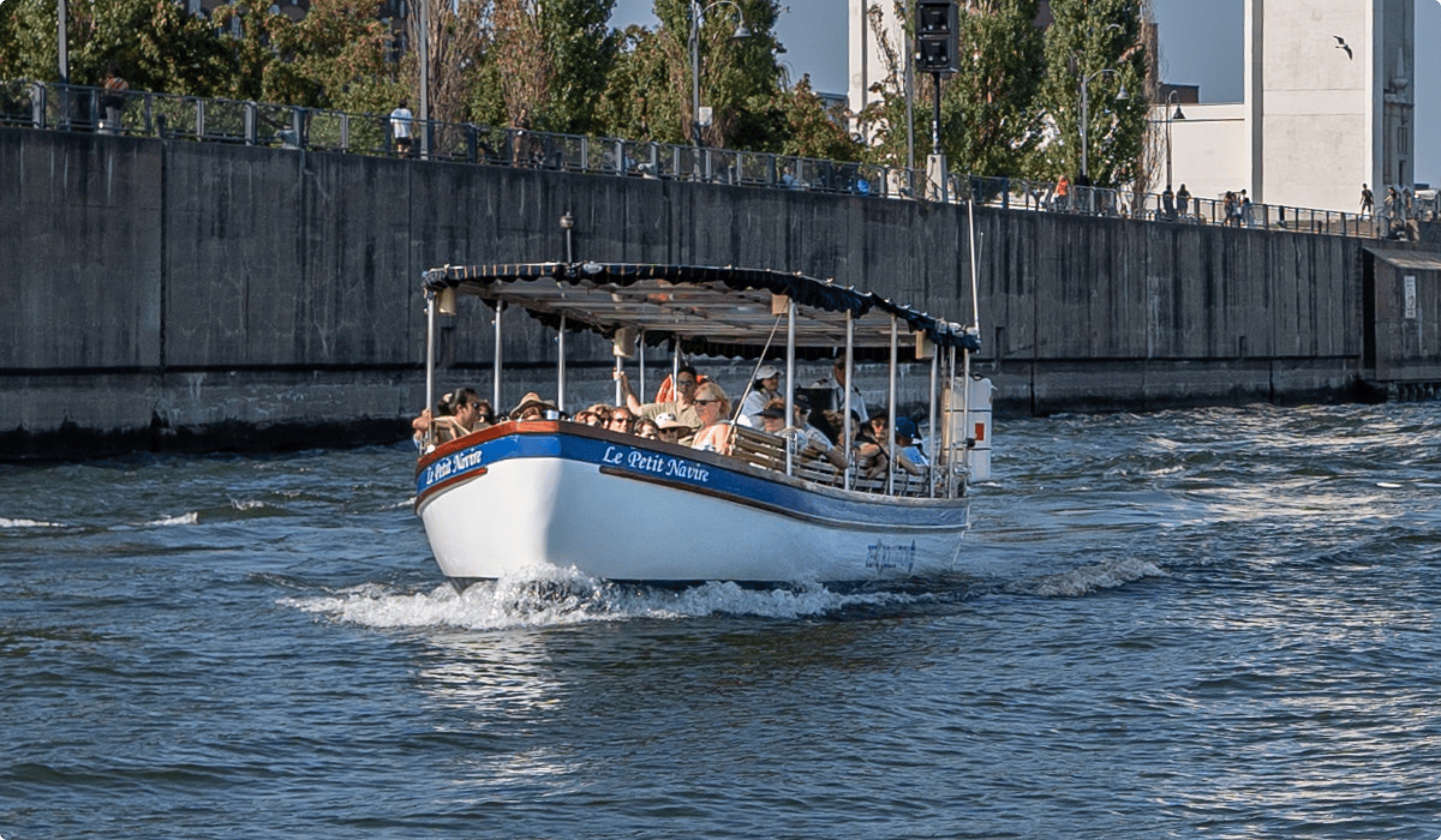 montreal tour boat